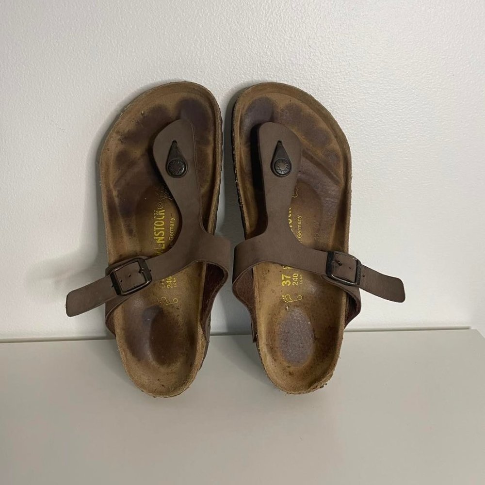 Brown Gizeh Birkenstocks - Size 37